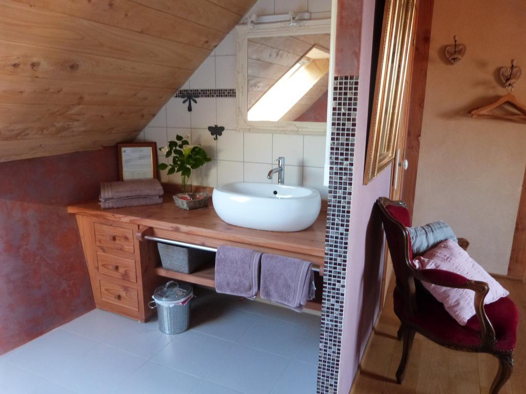 Bed And Breakfast La Fontaine Blanche Melgven Room photo